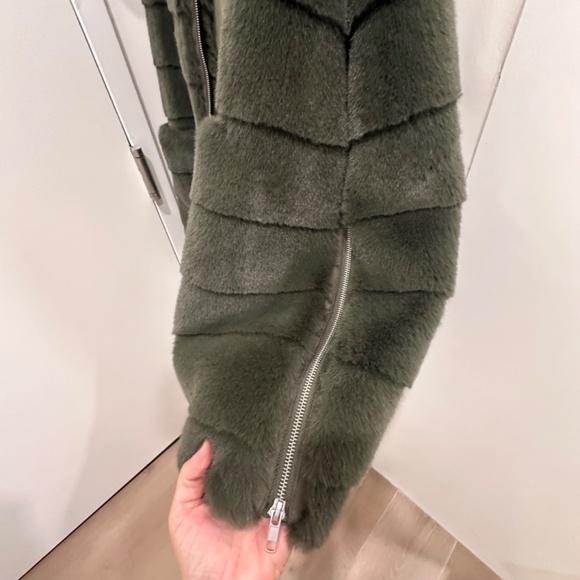 Donna Saliera Fabulous Furs Weekender Vest - Olive Green - Picture 5 of 7